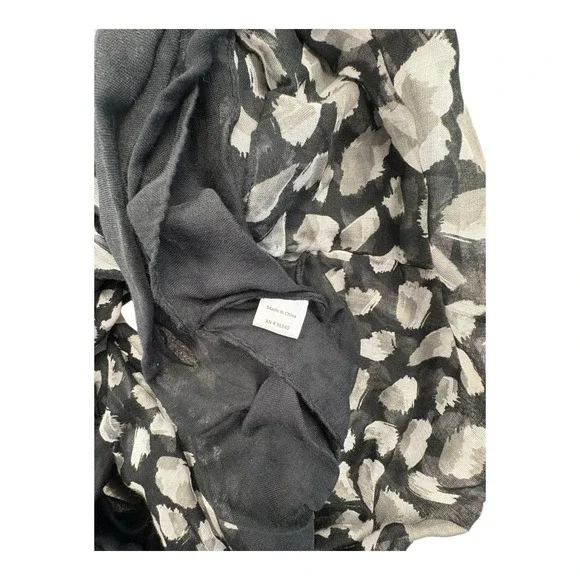 Jade & Deer 2 Pack Loop Scarves Black Gray Animal Print One Size NWT - Picture 3 of 6
